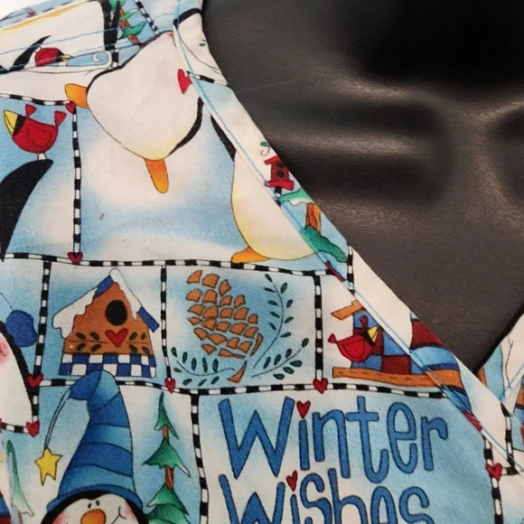 Peaches Scrub top Christmas XS - Picture 3 of 5